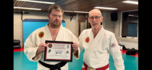 Kevin die ruim 15 jaar bij Wil traint heeft een bijzondere promotie mogen ontvangen; Eindelijk zijn zwarte band!